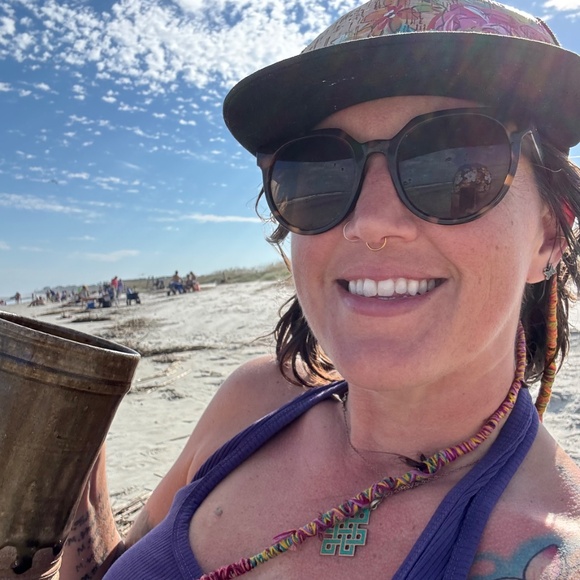 Meet your Posher, Olivia - Picture 2 of 2